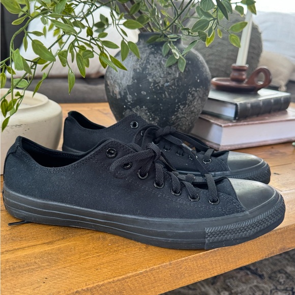 Converse - Picture 1 of 3